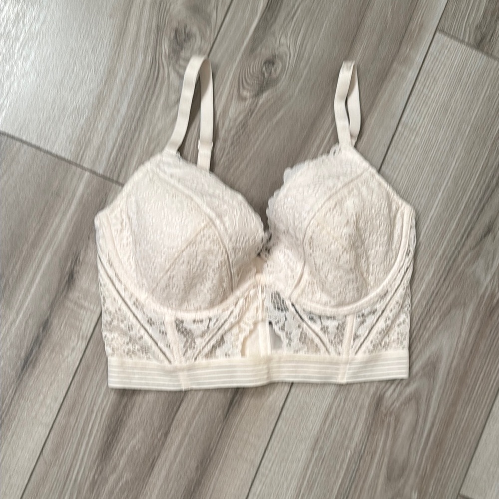 ❤️Victoria’s Secret Elegant Cream Lace - 34D